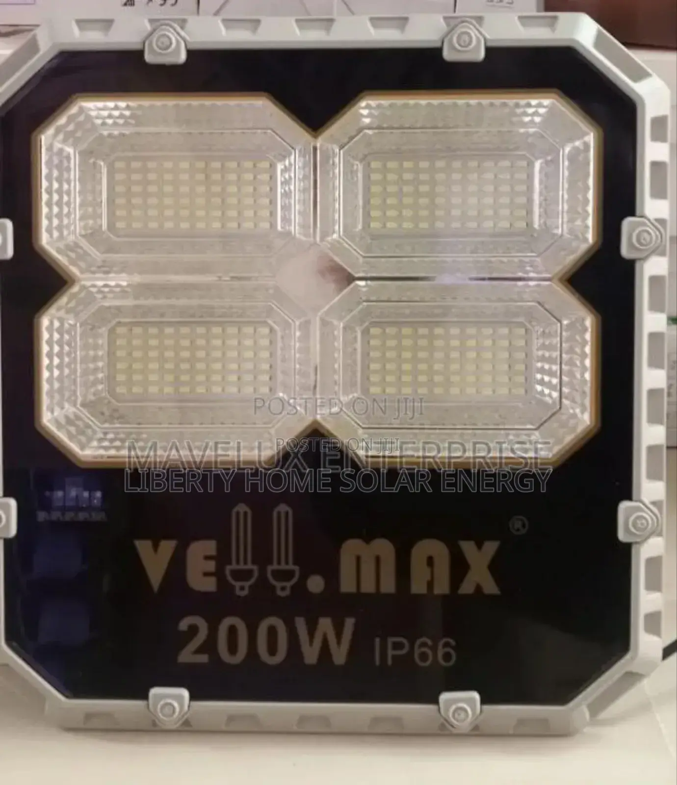 200w Ip66 Vellmax Solar Floodlight