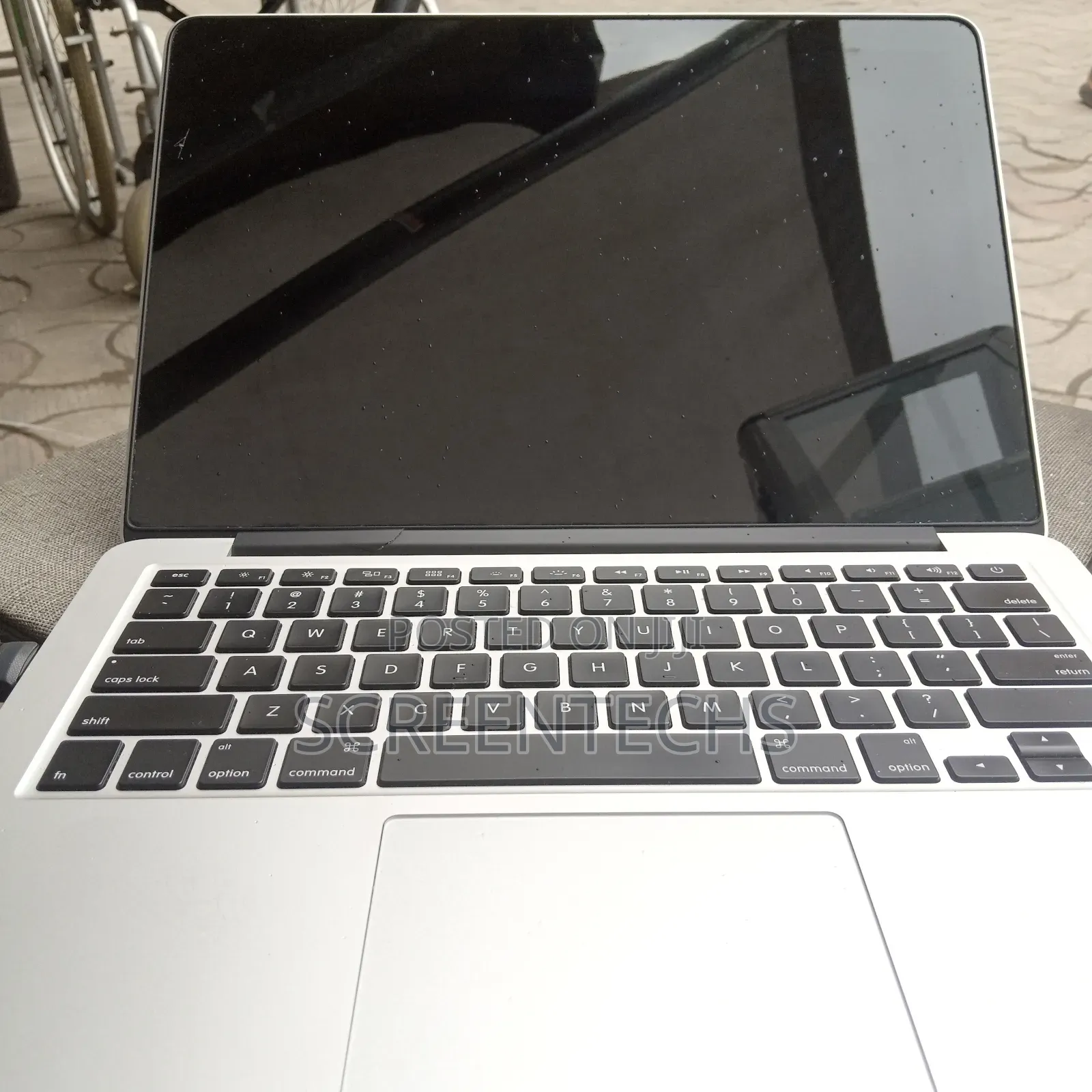 Macbook Decolonized Screen With Dirty Ink Stains