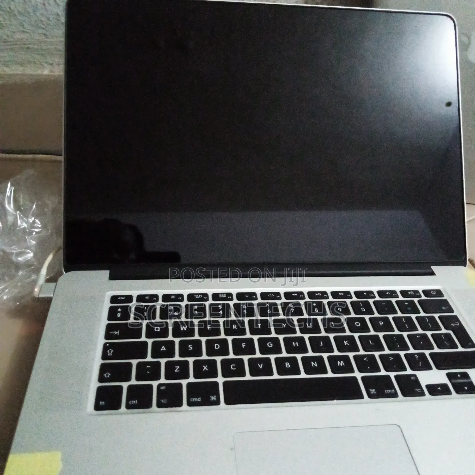 Macbook Decolonized Screen With Dirty Ink Stains