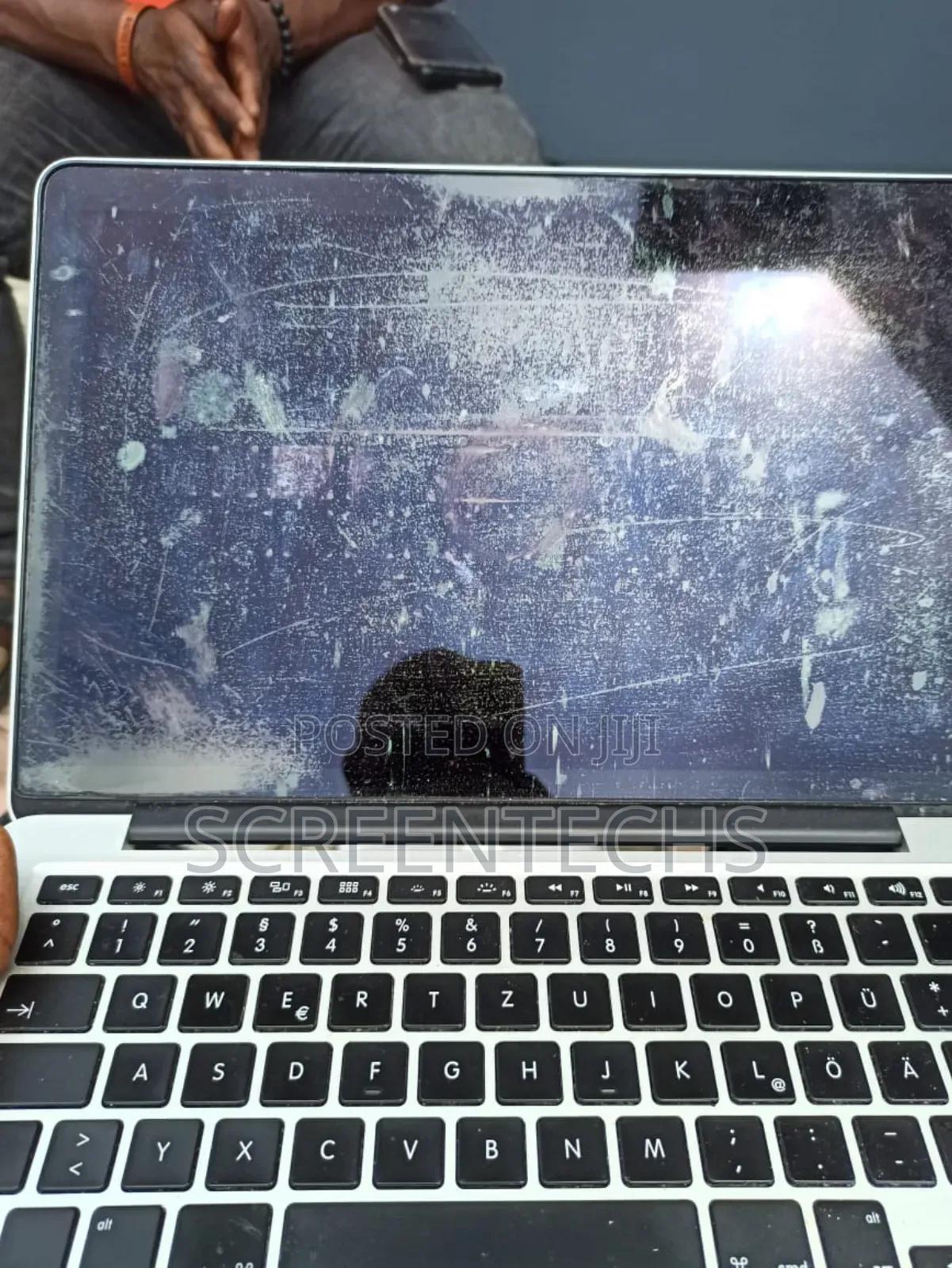 Macbook Decolonized Screen With Dirty Ink Stains