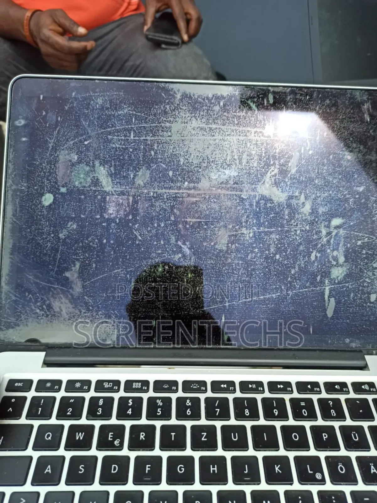 Macbook Decolonized Screen With Dirty Ink Stains
