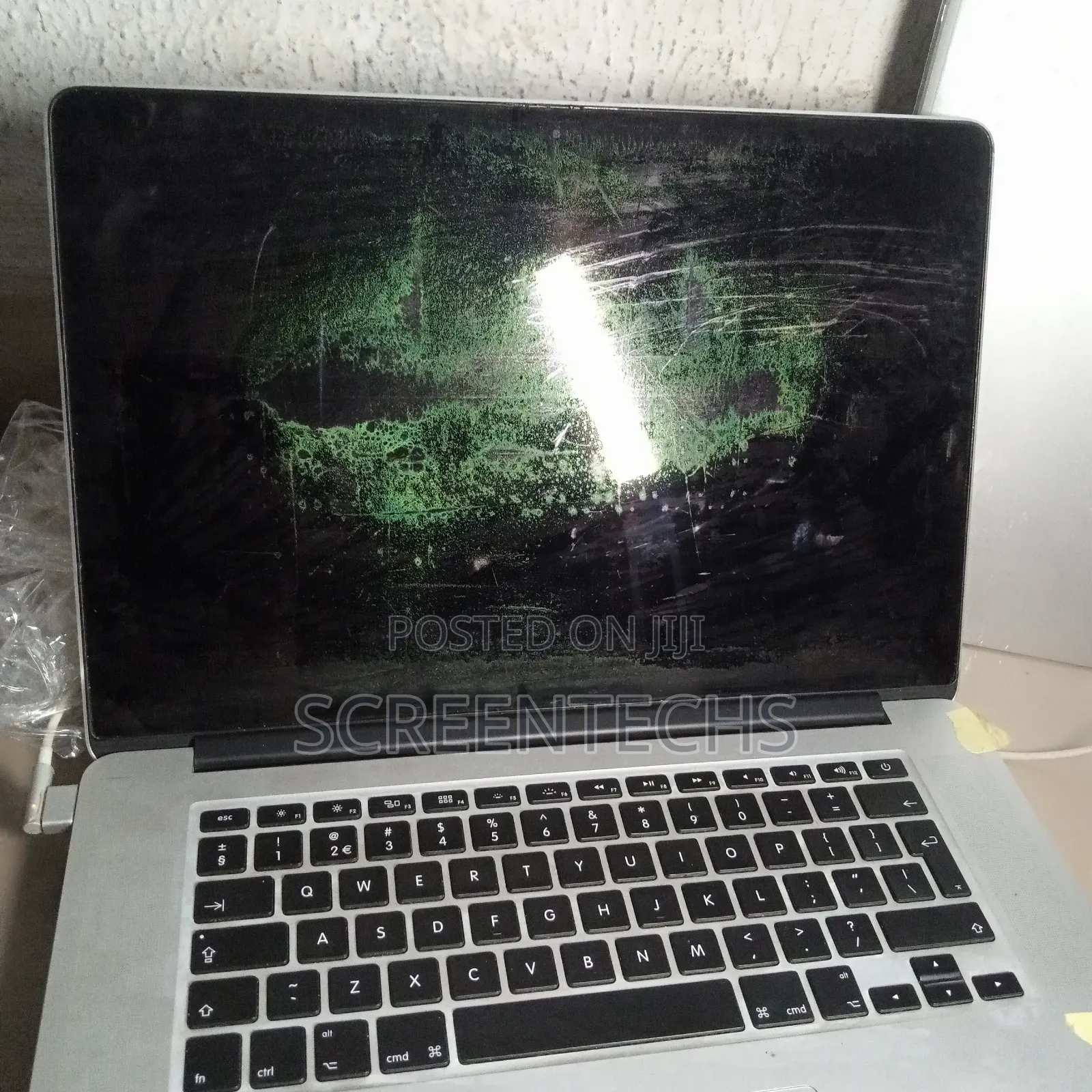 Macbook Decolonized Screen With Dirty Ink Stains