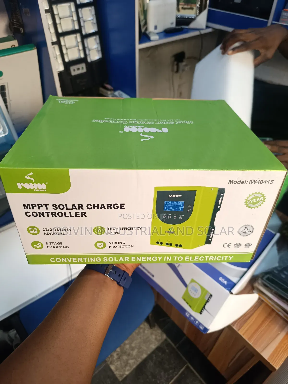 Iwin MPPT 40amps Change Controller