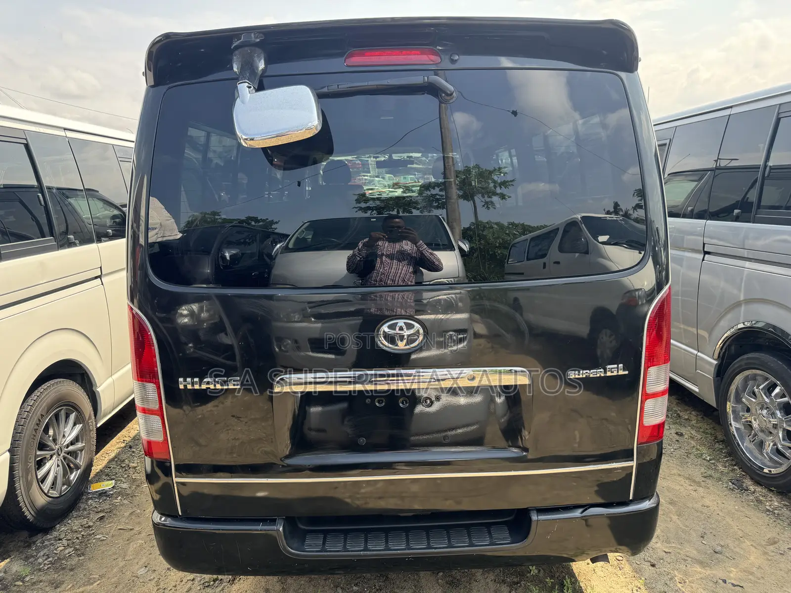 Toyota HiAce 2012 Black