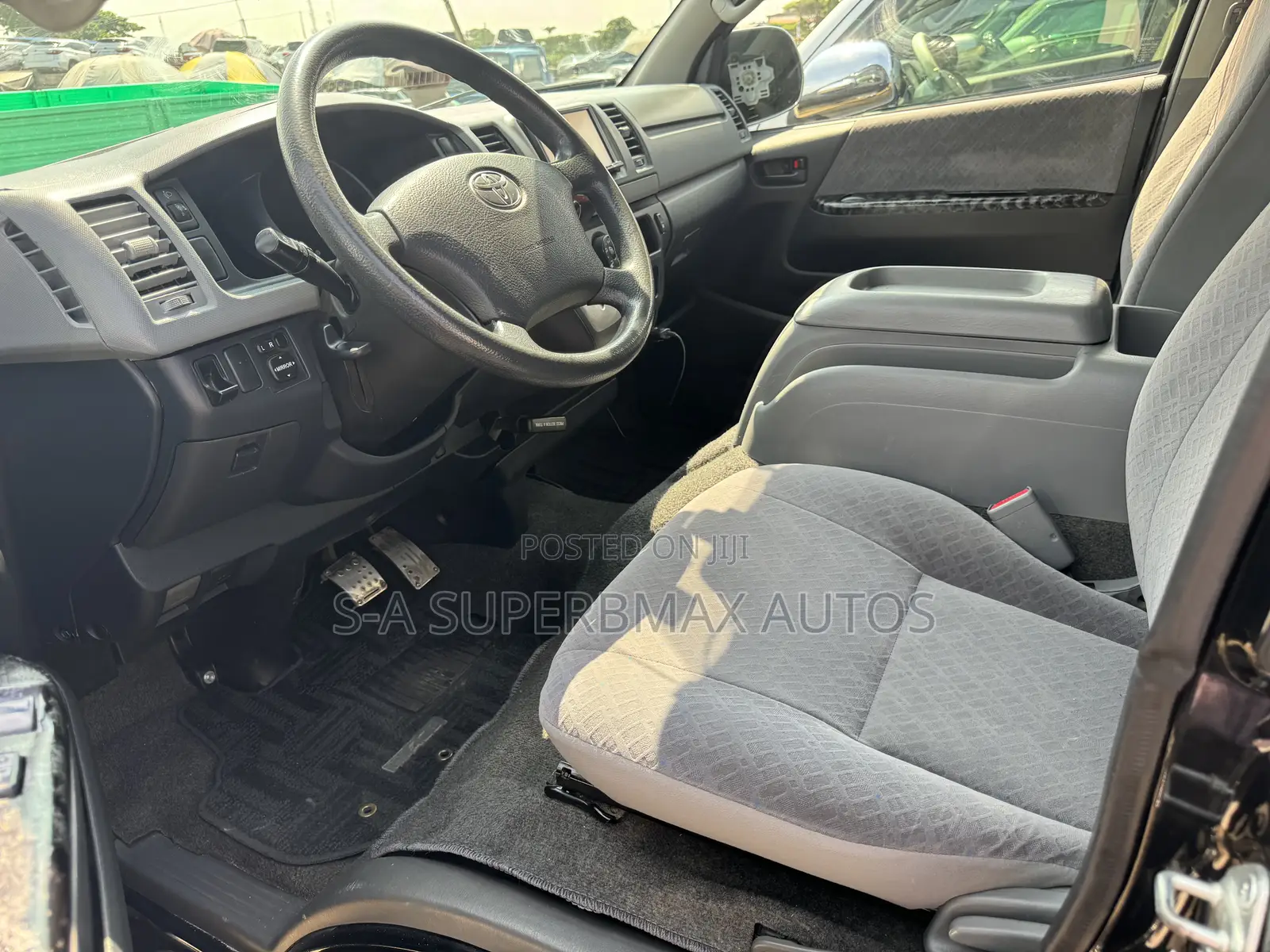 Toyota HiAce 2012 Black