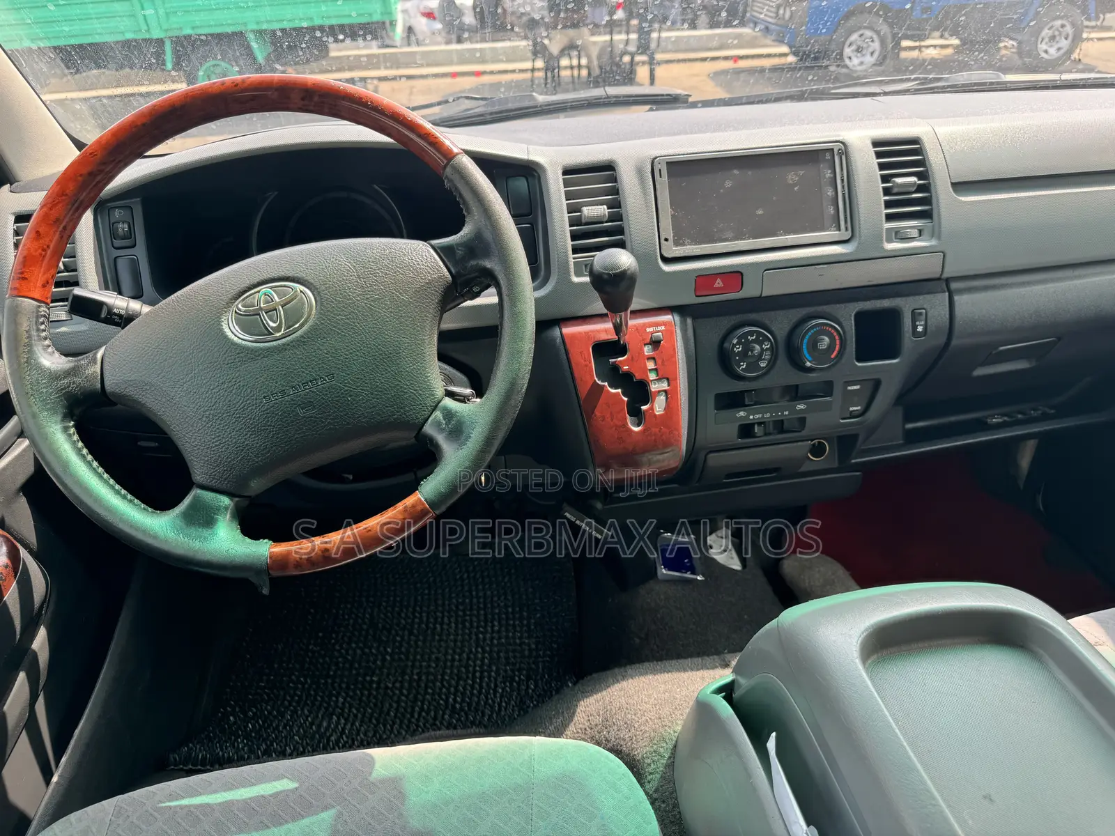Toyota HiAce 2012 White