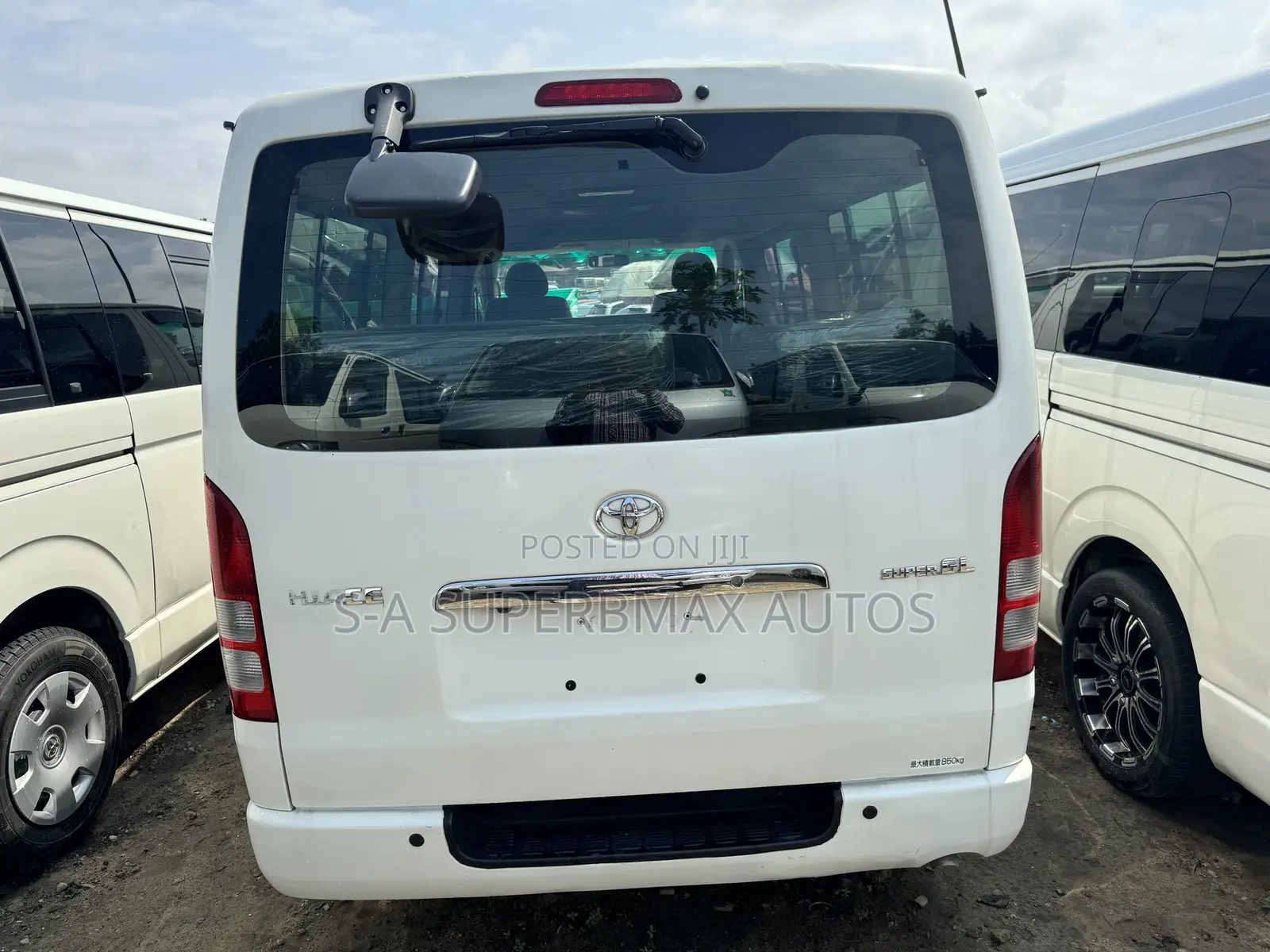 Toyota HiAce 2012 White
