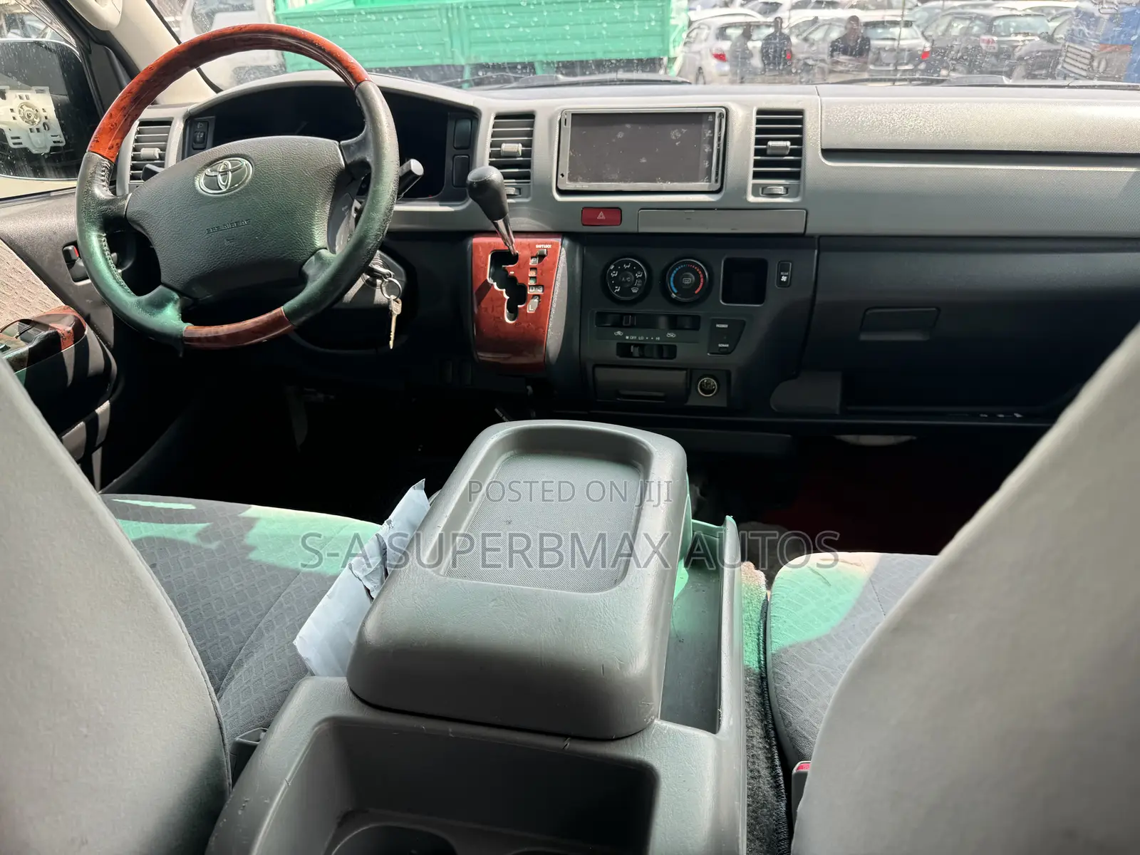 Toyota HiAce 2012 White