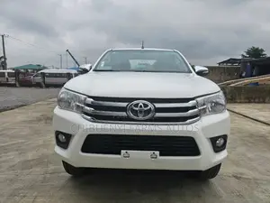 Toyota Hilux SR5 4x4 2017 White