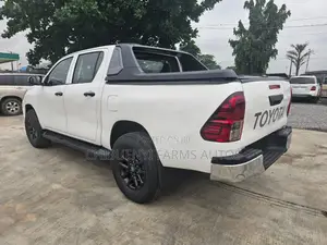 Toyota Hilux SR5 4x4 2017 White