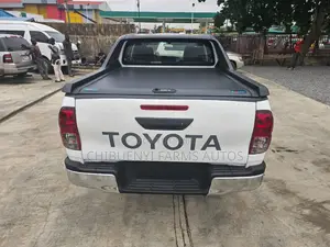 Toyota Hilux SR5 4x4 2017 White
