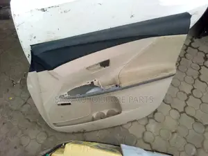 Toyota Venza Door Mat Front Right Side 2015 Model