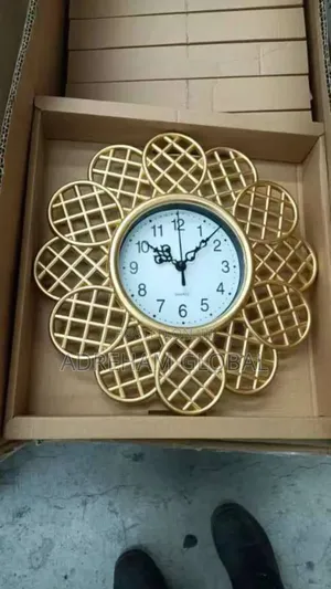 Beautiful Wall Clock in Different Designs and Shape.