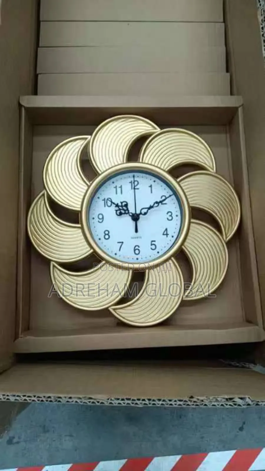 Beautiful Wall Clock in Different Designs and Shape.