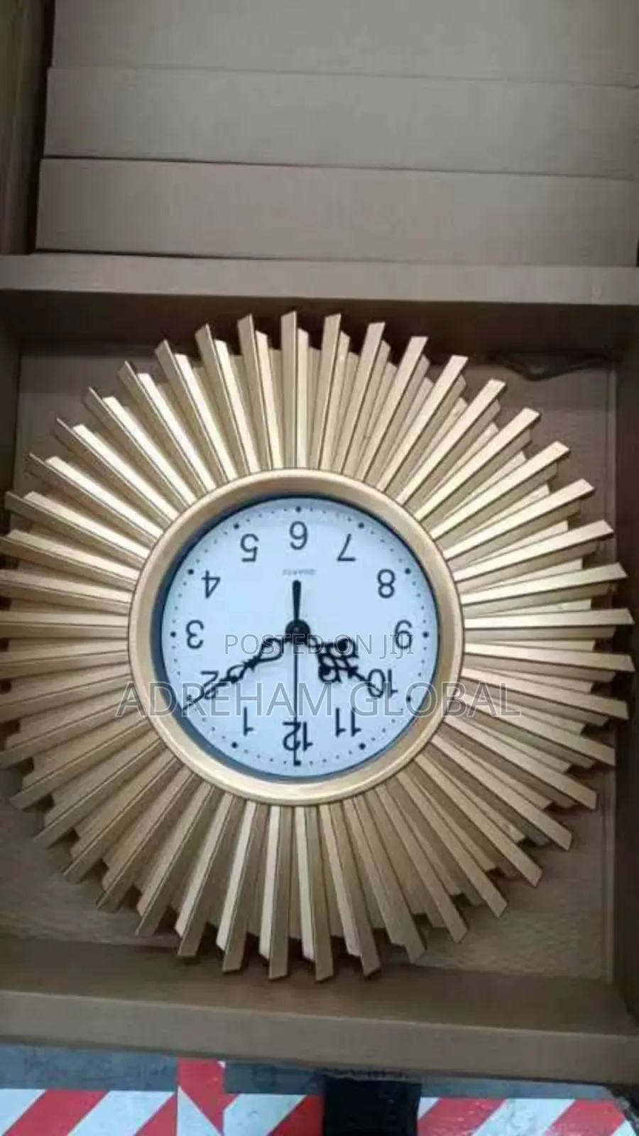 Beautiful Wall Clock in Different Designs and Shape.