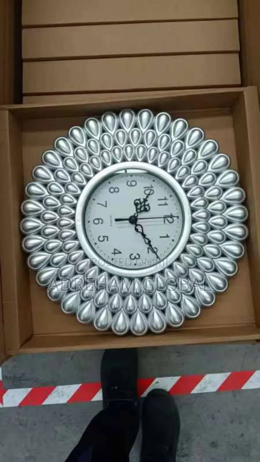 Beautiful Wall Clock in Different Designs and Shape.