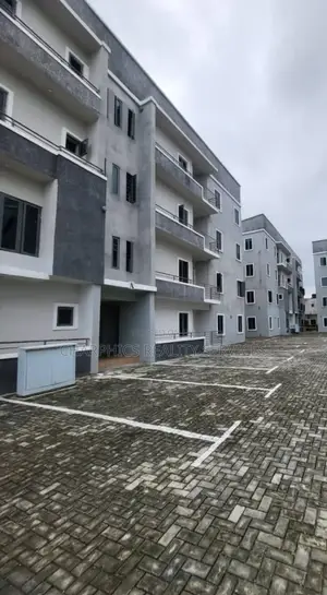 3bdrm Apartment in Lekki for sale