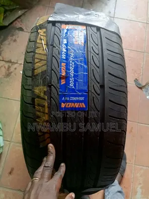 305/40r22 Winda Tyre
