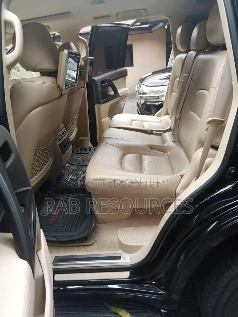 Toyota Landcruiser Rent or Hire