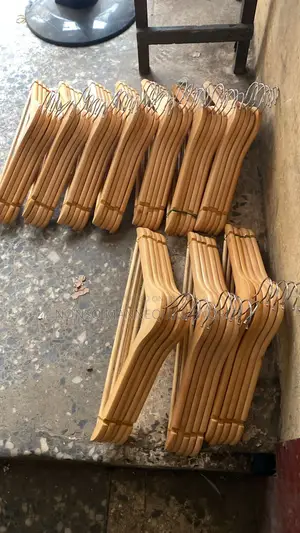 10 Pieces of Wooden Glossy Hangers