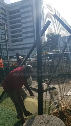 100 X 50 Wire Mesh Black