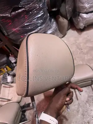 Complete Back Headrest Toyota Venza 2010-15 Available