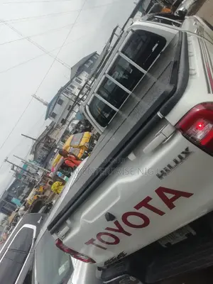Fiber Folding Boot Cover Hilux "':*=_-