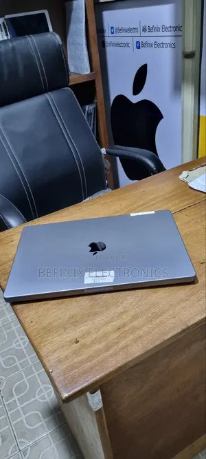 Laptop Apple MacBook Pro 2021 M1 16GB Apple M1 Pro SSD 512GB