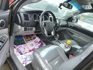 Toyota Tacoma 2015 Gold