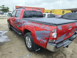 Toyota Tacoma V6 4dr Double Cab 4WD 6.1 ft. SB (4.0L 6cyl 5A) 2015 Red