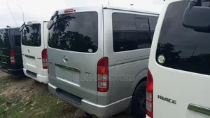 Toyota HiAce 2010 Silver