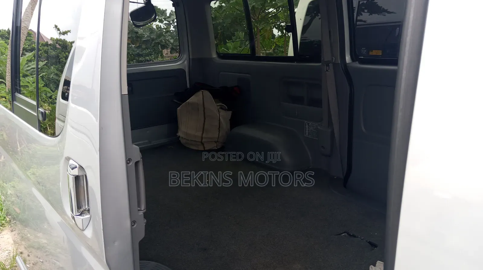 Toyota HiAce 2010 Silver