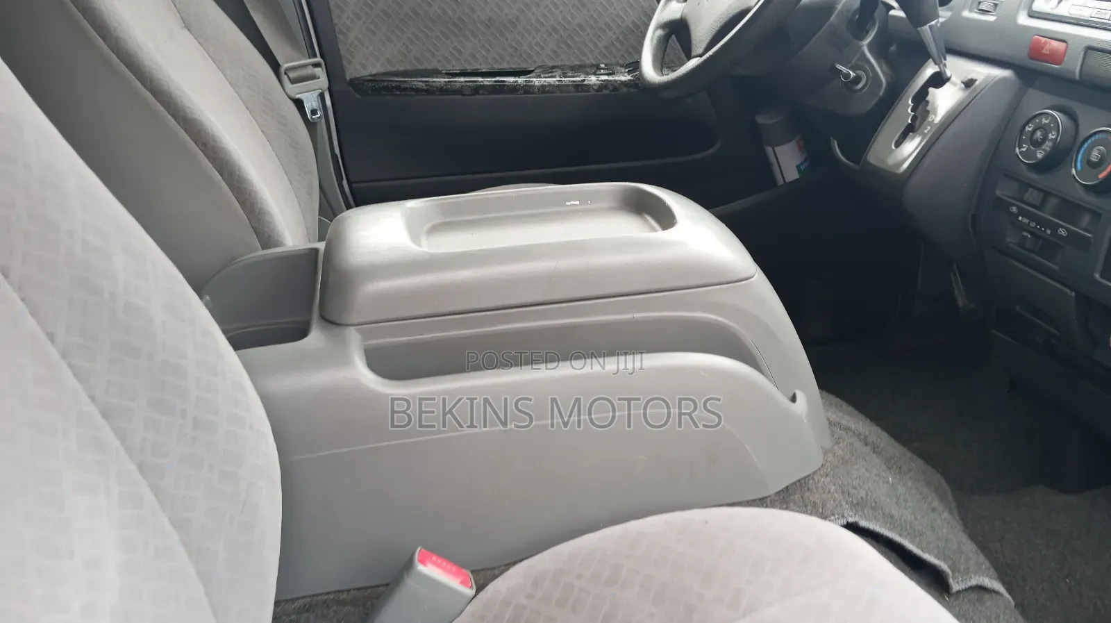 Toyota HiAce 2010 Silver