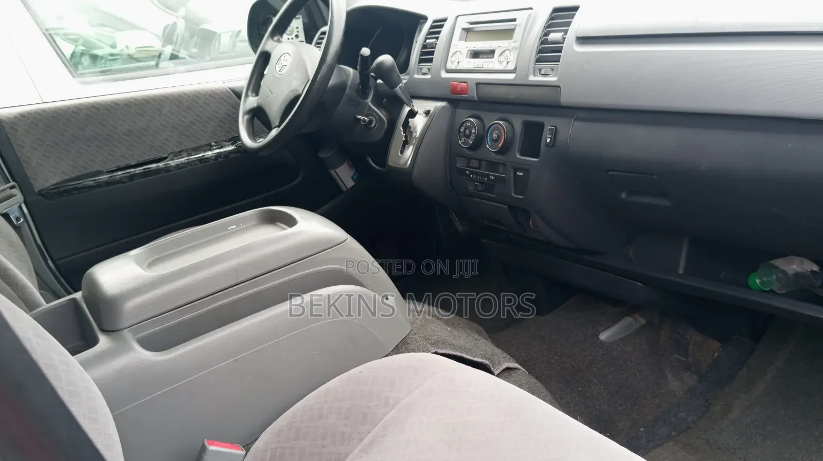 Toyota HiAce 2010 Silver