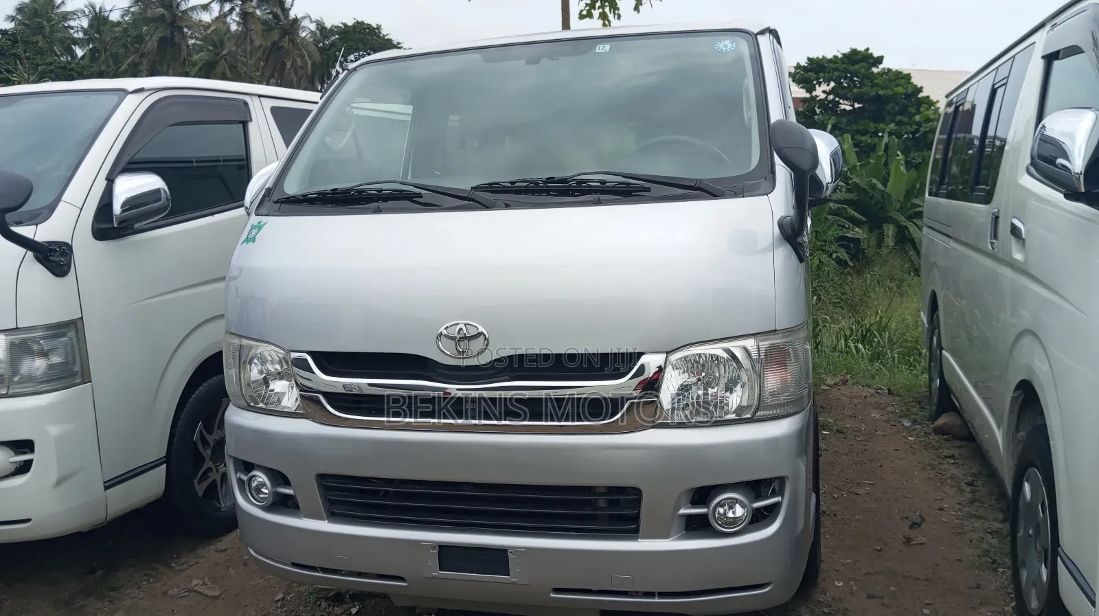 Toyota HiAce 2010 Silver