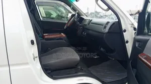 Toyota HiAce 2012 White