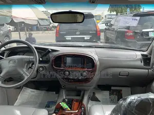 Toyota Sequoia 2004 Silver