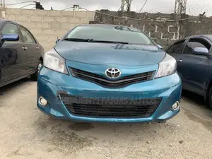 Toyota Yaris LE Hatchback 5dr 2012 Blue