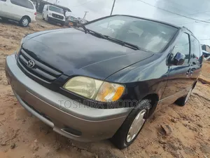 Toyota Sienna 2000 Blue