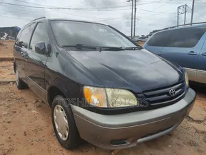 Toyota Sienna 2000 Blue