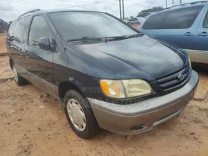 Toyota Sienna 2000 Blue