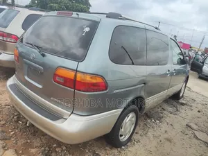 Toyota Sienna 2000 Blue