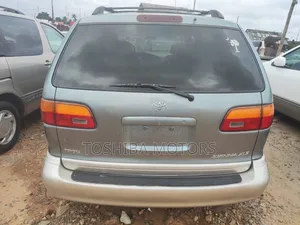 Toyota Sienna 2000 Blue