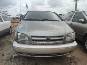 Toyota Sienna 2000 Blue