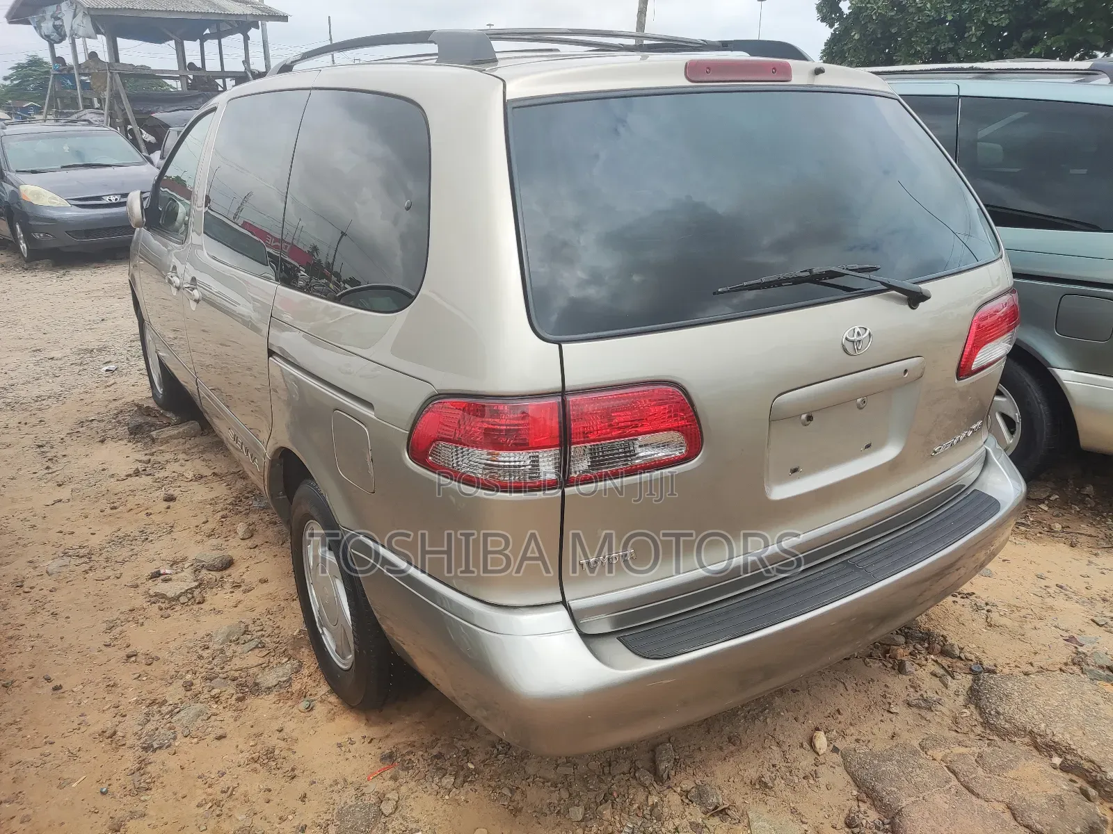 Toyota Sienna 2000 Silver