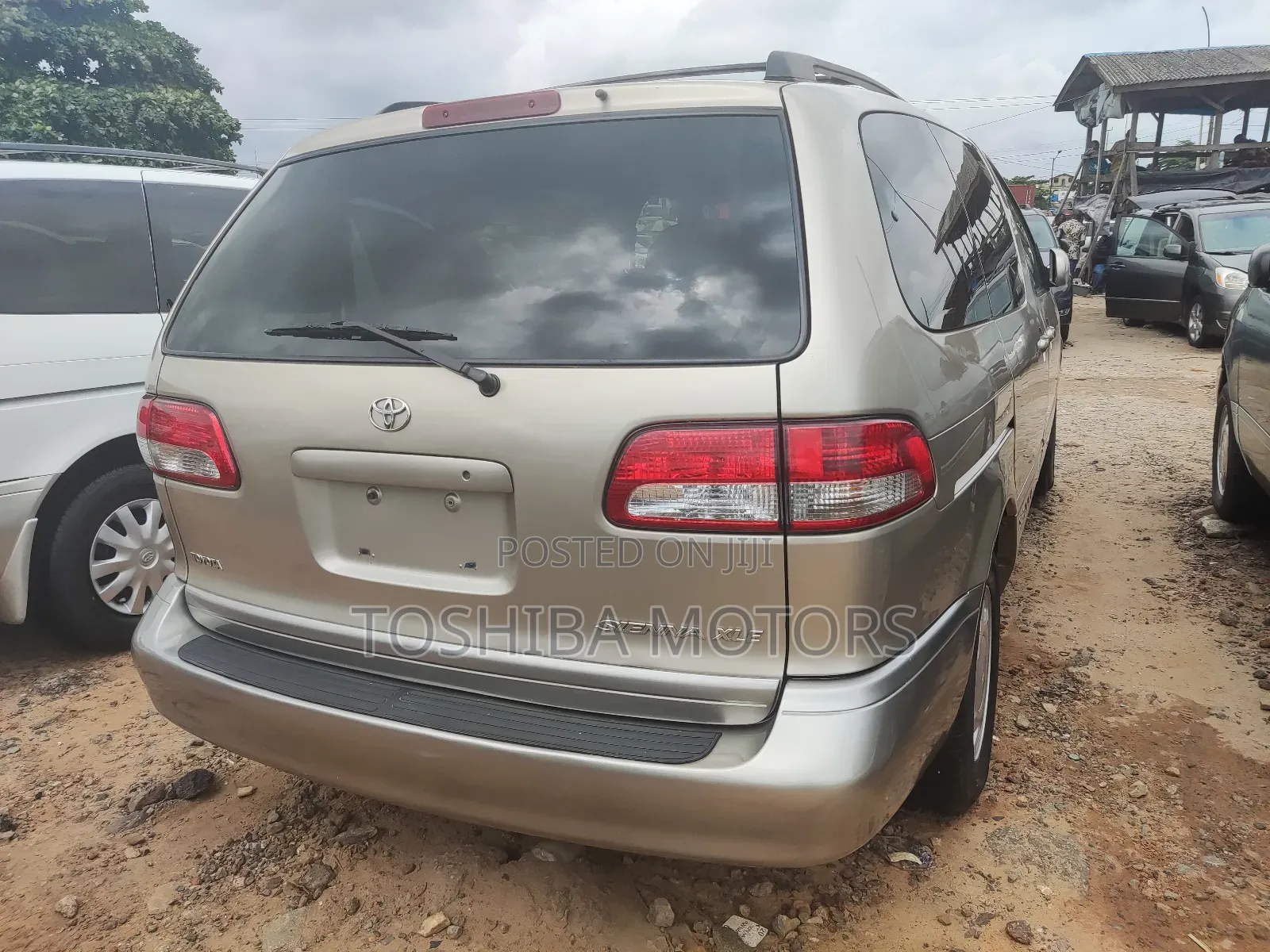 Toyota Sienna 2000 Silver