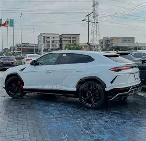 Lamborghini Urus 2023 White