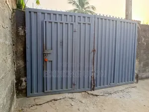 3bdrm Block of Flats in Ewet Housing for sale