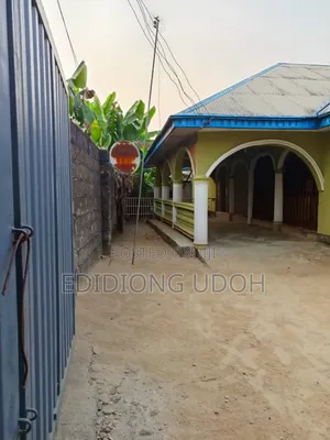 3bdrm Block of Flats in Ewet Housing for sale