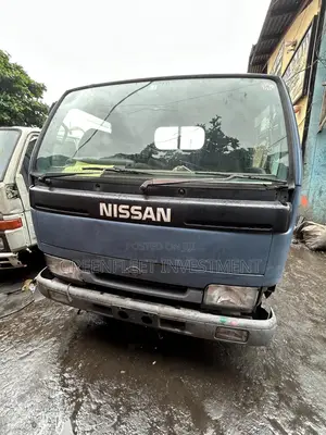 Nissan Atlas 2002 Blue